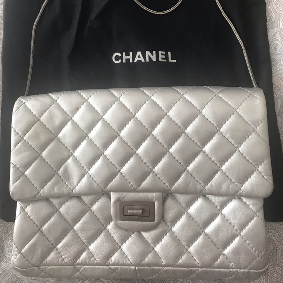 CHANEL Handbags - Beautiful jumbo silver Chanel 🥰